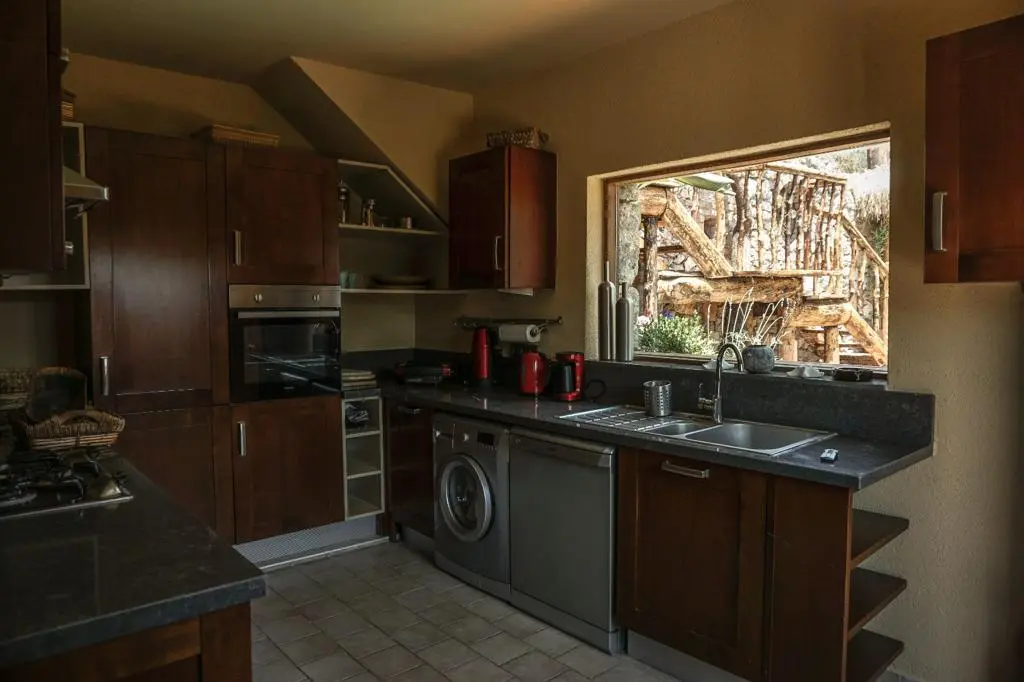 Fitted kitchen